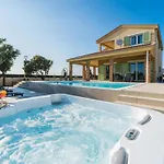 펜션 Mar Am Mit Beheiztem Pool- Jacuzzi By Interhome 프리블라카
