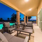 Mar Am Mit Beheiztem Pool- Jacuzzi By Interhome Privlaka (Zadar)