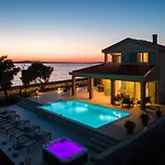 Mar Am Mit Beheiztem Pool- Jacuzzi By Interhome * Privlaka (Zadar)