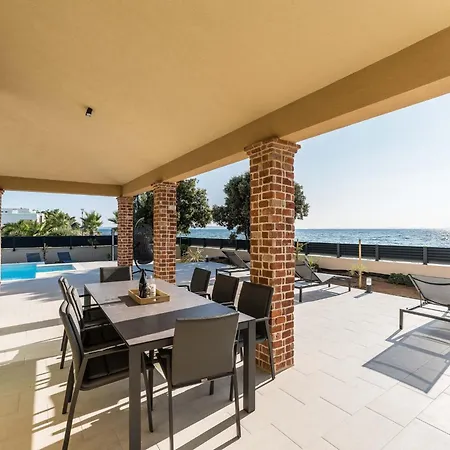 Mar Am Mit Beheiztem Pool- Jacuzzi By Interhome Feriehus