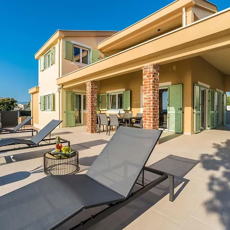 Feriehus Mar Am Mit Beheiztem Pool- Jacuzzi By Interhome