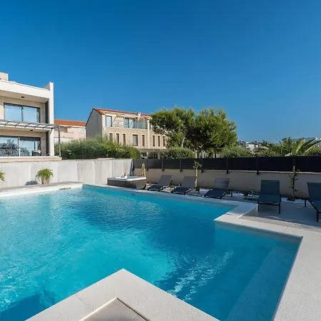 Mar Am Mit Beheiztem Pool- Jacuzzi By Interhome Privlaka (Zadar)