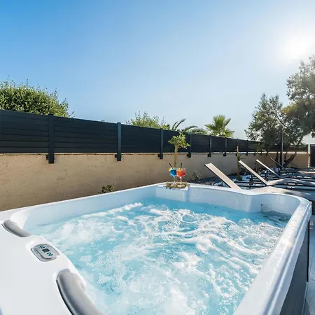 Mar Am Mit Beheiztem Pool- Jacuzzi By Interhome *