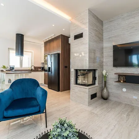 Mar Am Mit Beheiztem Pool- Jacuzzi By Interhome