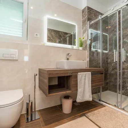 Mar Am Mit Beheiztem Pool- Jacuzzi By Interhome Feriehus Privlaka (Zadar)