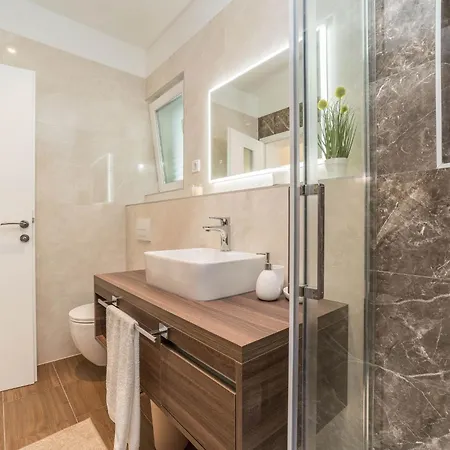 Mar Am Mit Beheiztem Pool- Jacuzzi By Interhome Feriehus Privlaka (Zadar)