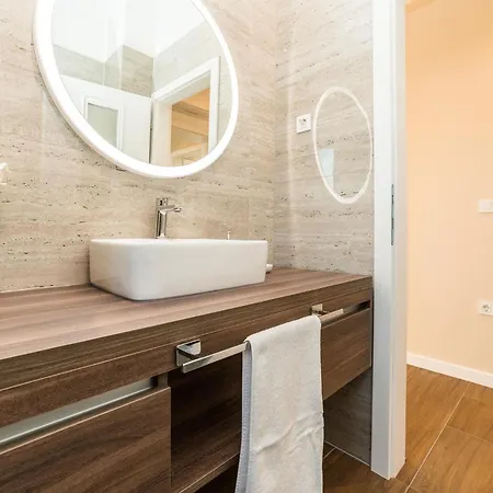 Mar Am Mit Beheiztem Pool- Jacuzzi By Interhome Feriehus
