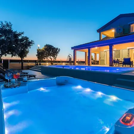 Mar Am Mit Beheiztem Pool- Jacuzzi By Interhome *