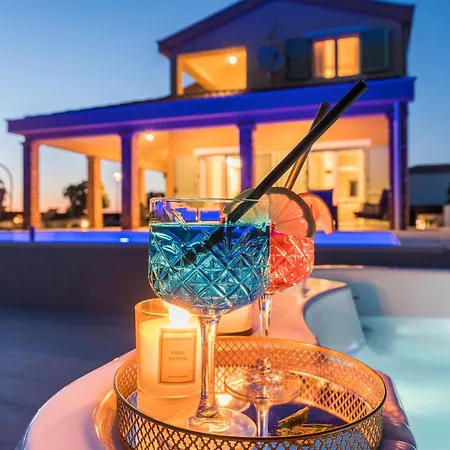 Mar Am Mit Beheiztem Pool- Jacuzzi By Interhome Feriehus *