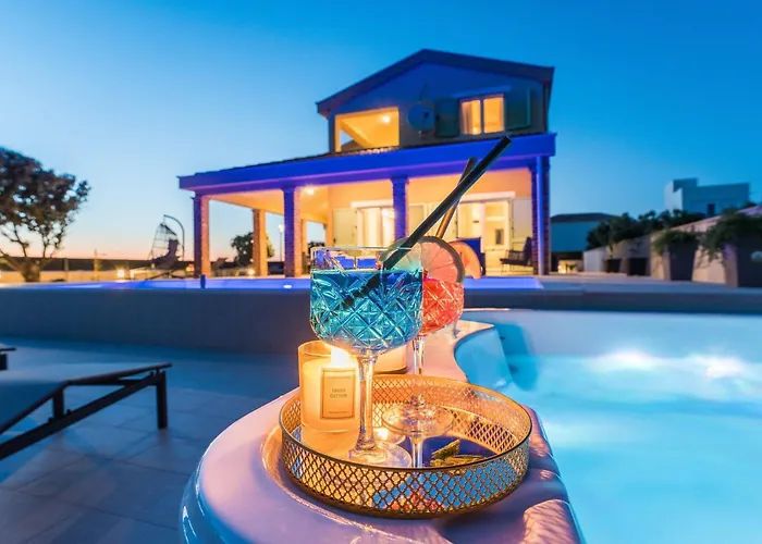 Mar Am Mit Beheiztem Pool- Jacuzzi By Interhome פריבלאקה