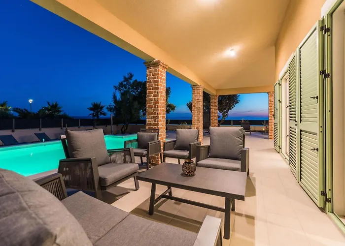 Mar Am Mit Beheiztem Pool- Jacuzzi By Interhome פריבלאקה